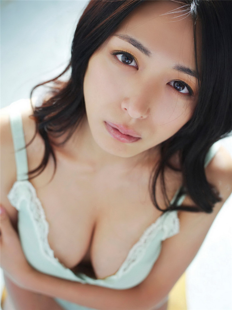 網(wǎng)絡(luò)爆紅嫩模蘇夏內(nèi)衣寫真